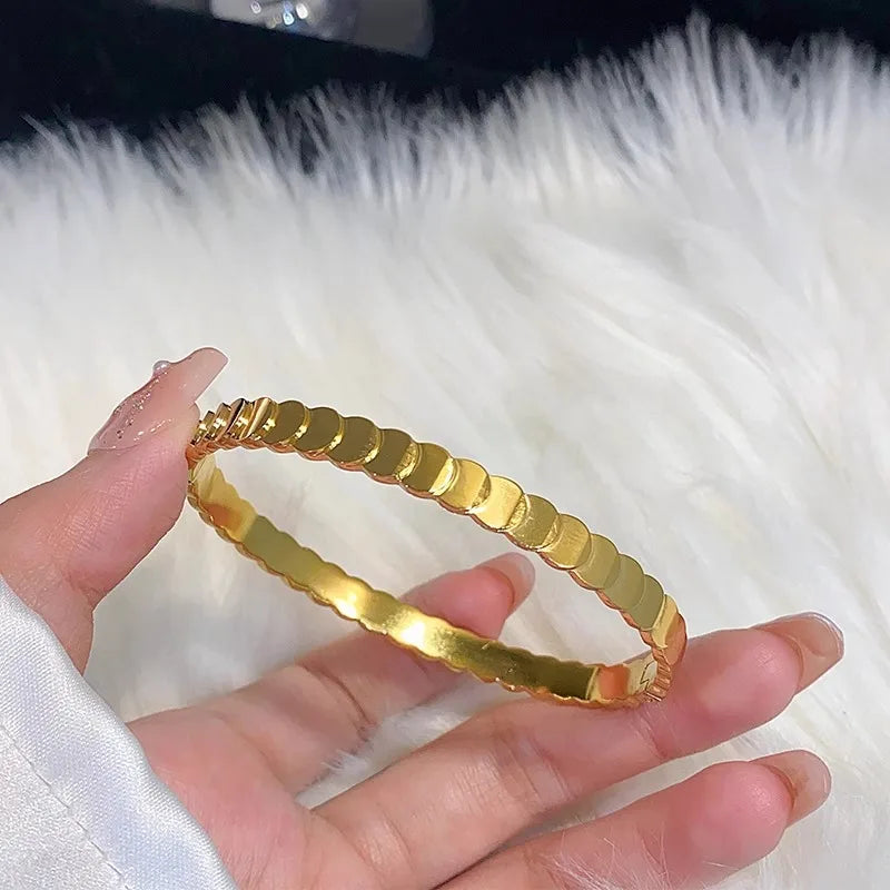 Pulseira Dourada em Aço Inoxidável com Zircônias
