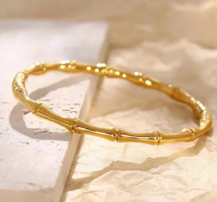 Pulseira Dourada em Aço Inoxidável com Zircônias