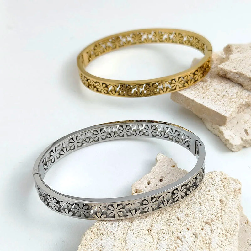 Pulseira Floral com Elegância