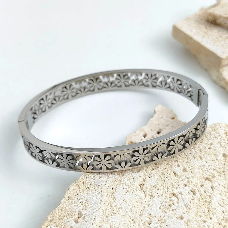 Pulseira Floral com Elegância