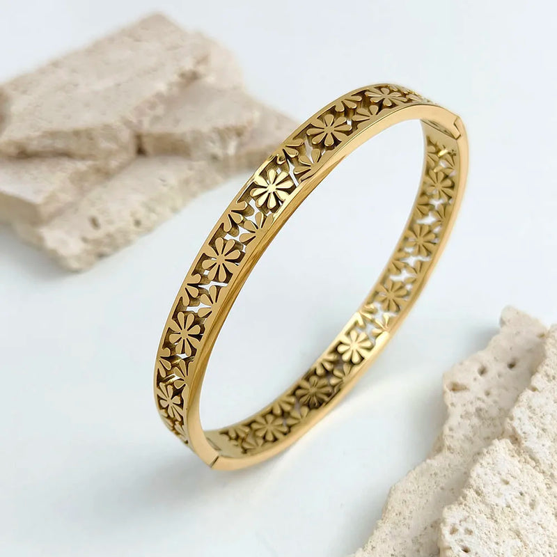 Pulseira Floral com Elegância