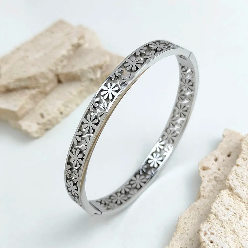 Pulseira Floral com Elegância